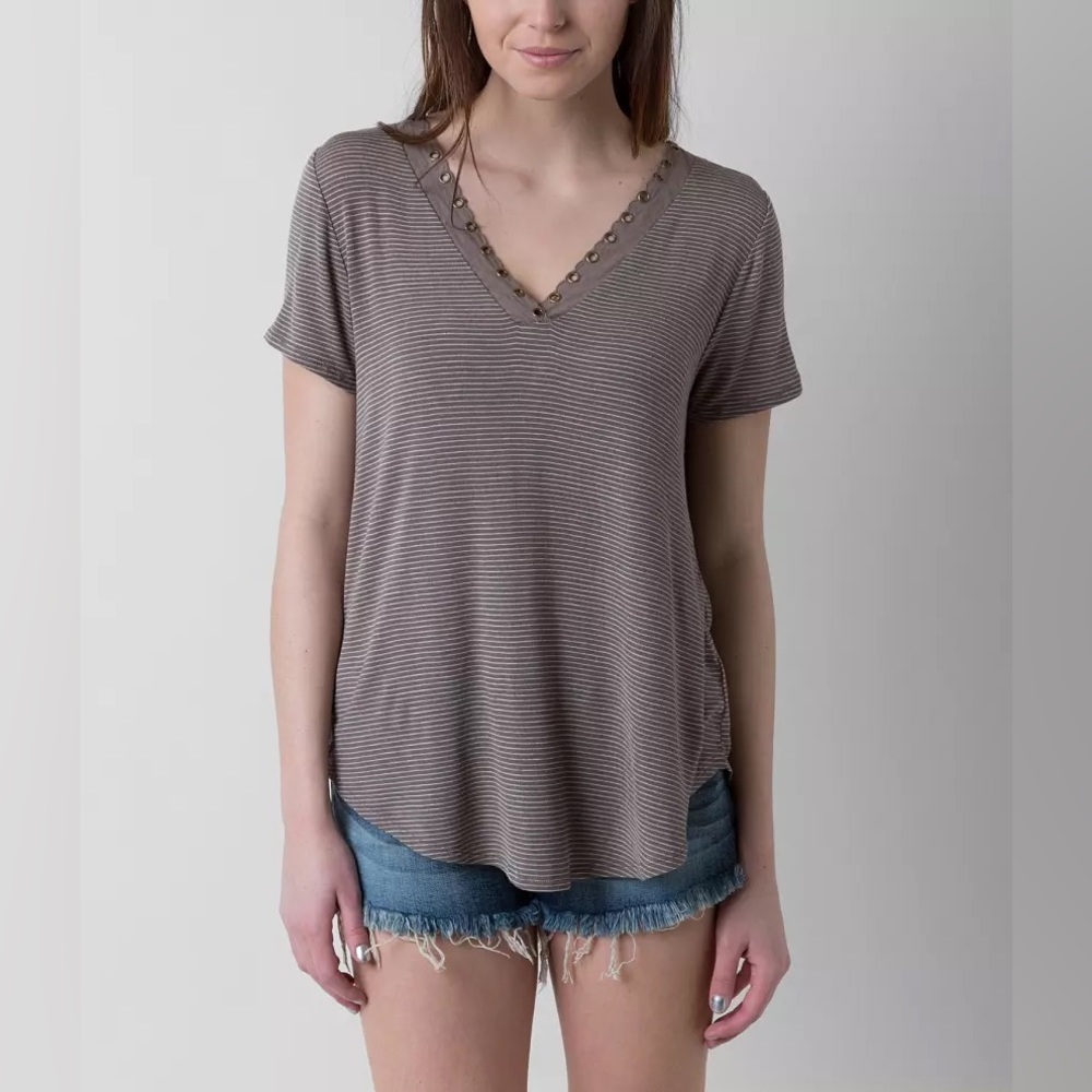 H.I.P. Taupe Striped Top FROM THE BUCKLE in SIZE XLarge
Excellent condition